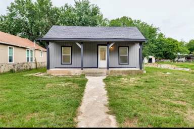 Main picture of 1046 W Collins St