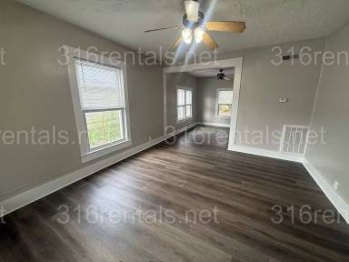 Main picture of 305 N Spruce St