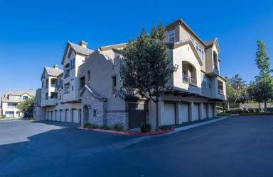 Main picture of 1886 Nantes Pl