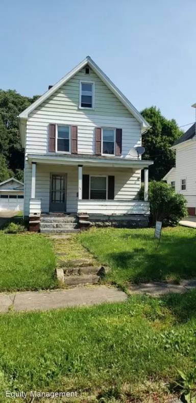 Main picture of 76 Smithsonian St