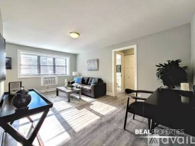 Main picture of 530 W Surf St