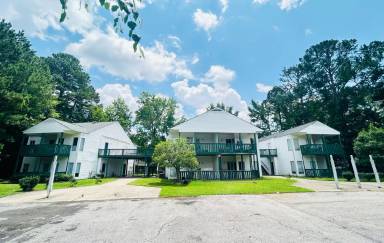 Main picture of 549 Moore St