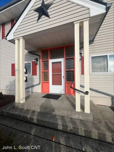 Main picture of 40 SE 3rd St