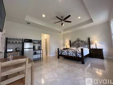 Main picture of 725 SW Hillsboro Cir