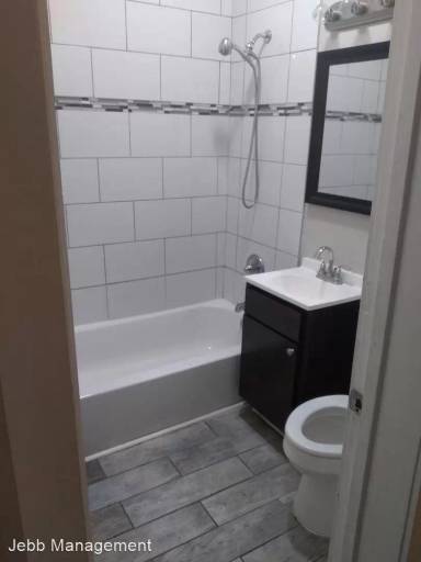 Main picture of 802 E 89th Pl