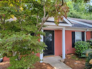 Main picture of 42 Charlestowne Dr