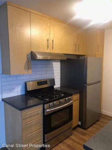 Main picture of 1921 Canal St