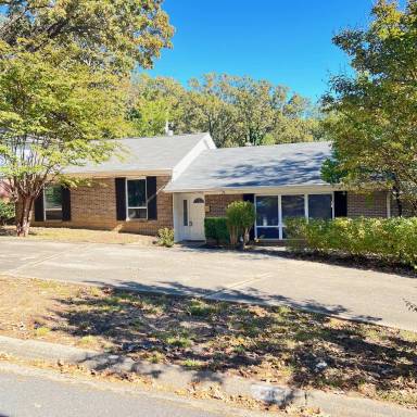 Main picture of 101 N Plaza Dr