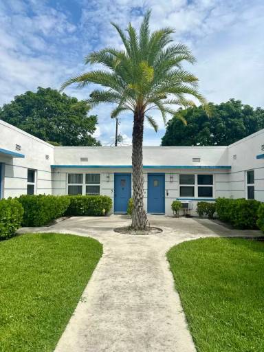 Main picture of 215 Conniston Rd