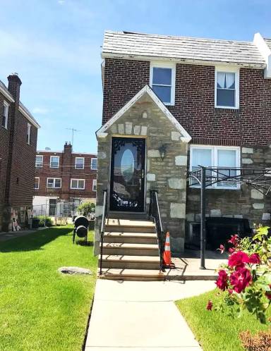 Main picture of 220 E Walnut Park Dr