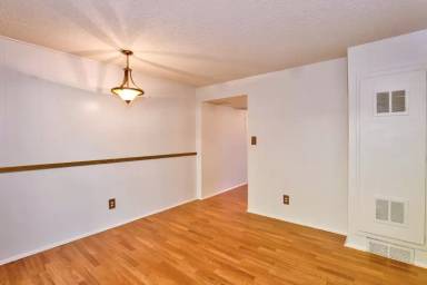 Main picture of 3918 S Yosemite St