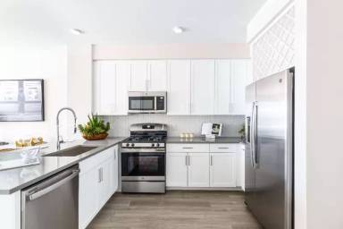 Main picture of 1 Bay St