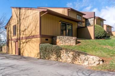 Main picture of 137 Colony Dr
