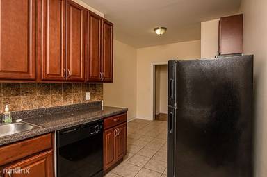 Main picture of 6415 Broadway