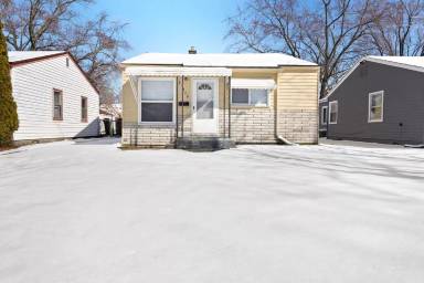 Main picture of 21126 Atlantic Ave