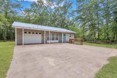 Main picture of 469 Trail Rd