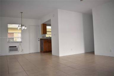 Main picture of 5300 Hollywood Blvd
