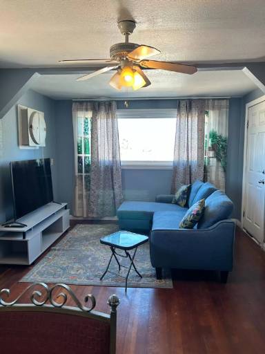 Main picture of 115 W Robertson Rd