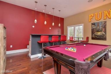 Main picture of 9033 Wall St