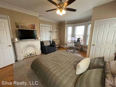 Main picture of 282 Summer St