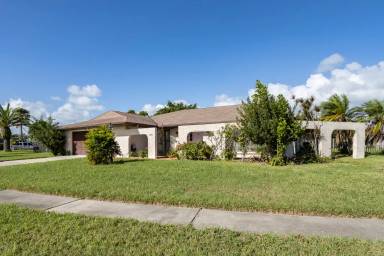 Main picture of 960 Pebble Bch Ave