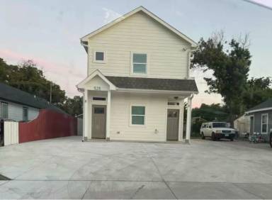 Main picture of 525 W Beddell St