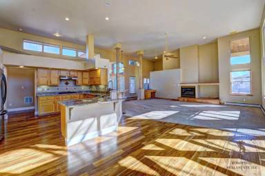 Main picture of 2027 Charis Ct