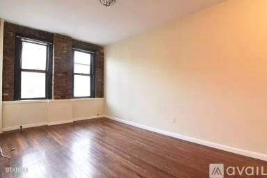 Main picture of 365 Westminster Rd