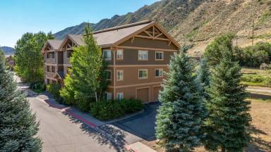 Main picture of 326 River View Dr