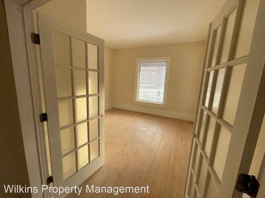Main picture of 2625 N Oakland Ave