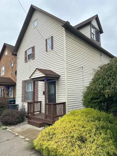 Main picture of 139 1st Ave