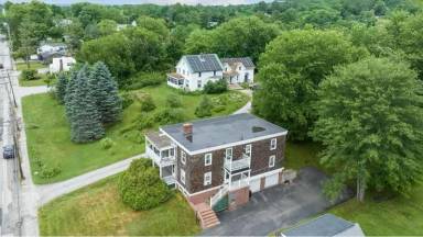 Main picture of 499 College St