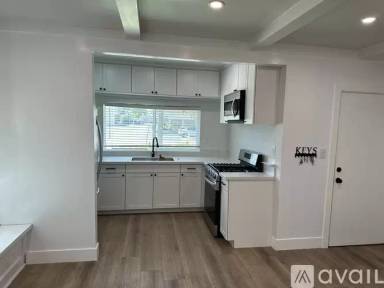 Main picture of 361 Roosevelt St