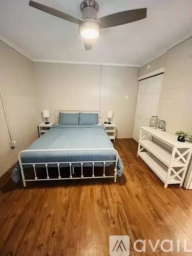 Main picture of 402 S Holly St