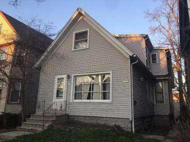Main picture of 2730 N Oakland Ave