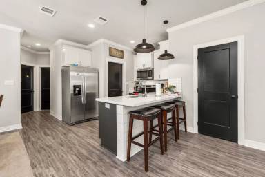 Main picture of 902-904 Fairview Ave