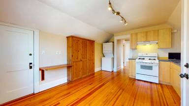 Main picture of 1588 Whitney Ave