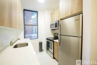 Main picture of 910 Riverside Dr
