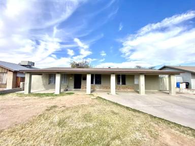 Main picture of 8820 W Glenrosa Ave