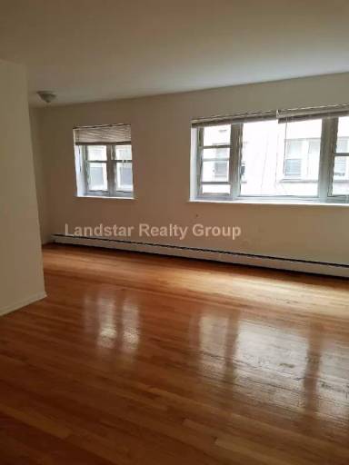 Main picture of 6830 N Sheridan Rd Apartments