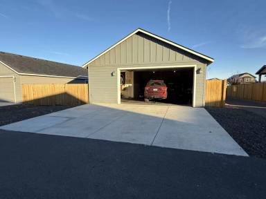 Main picture of 3842 SW Metolius Ave