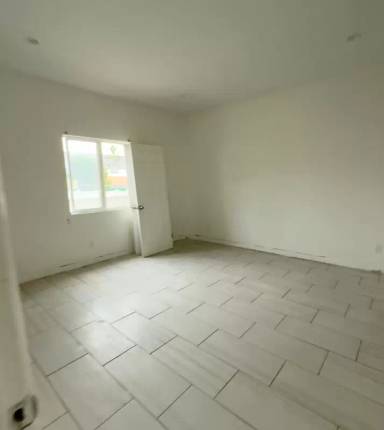 Main picture of 127 E 11th St