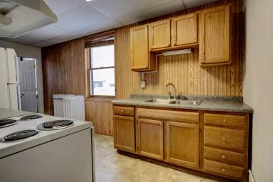 Main picture of 222 E Aurora St