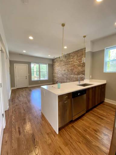 Main picture of 1836 W Augusta Blvd