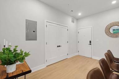 Main picture of 6910 Ridge Ave