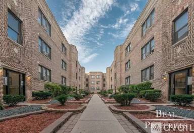 Main picture of 3722 N Pine Grove Ave