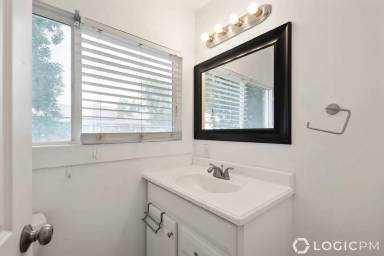 Main picture of 276 W Center St