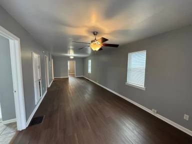 Main picture of 1705 E Gimber St