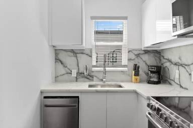 Main picture of 927 S Howard Ave