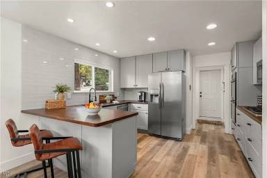 Main picture of 781 Mays Blvd